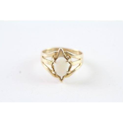 232 - 9ct gold opal dress ring (2.4g) Size L