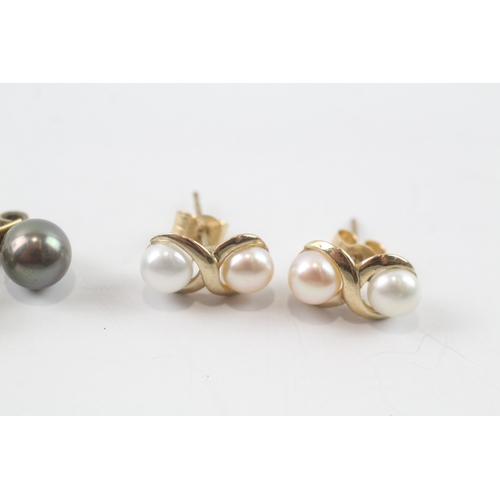 34 - 2 x 9ct gold cultured pearl stud earrings (3.9g)