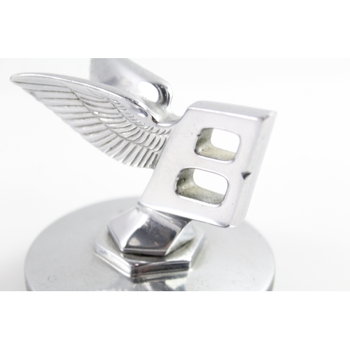 390 - Vintage BENTLEY Winged Leaning 'B' Car Mascot / Hood Ornament