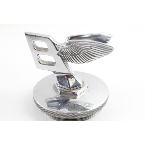 390 - Vintage BENTLEY Winged Leaning 'B' Car Mascot / Hood Ornament