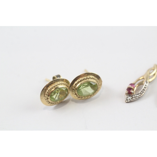 42 - 2 x 9ct gold peridot, ruby and diamond earrings (3g)