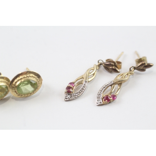 42 - 2 x 9ct gold peridot, ruby and diamond earrings (3g)