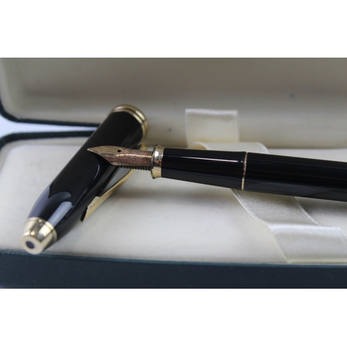 453 - Vintage Cross Townsend Black Lacquer Fountain Pen w/ 14ct Gold Nib WRITING