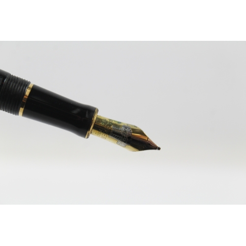 455 - Parker Centennial Duofold Black Lacquer Fountain Pen w/ 18ct Gold Nib WRITING