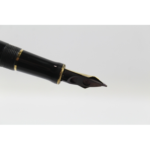 455 - Parker Centennial Duofold Black Lacquer Fountain Pen w/ 18ct Gold Nib WRITING