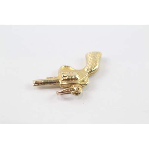 51 - 9ct gold revolver gun charm (1g)