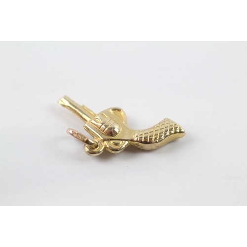 51 - 9ct gold revolver gun charm (1g)