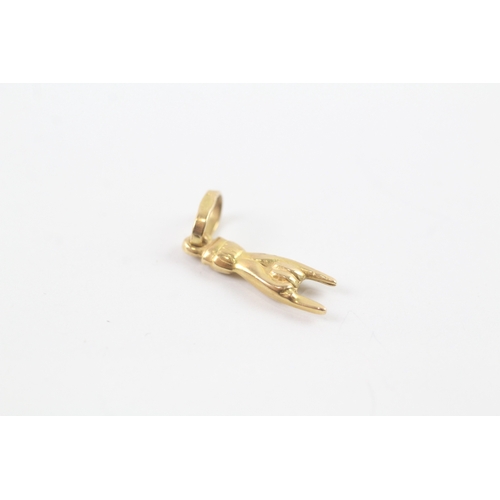 6 - 18ct gold 'rock on' hand symbol charm (0.8g)