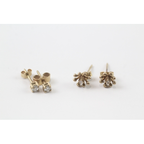 65 - 2 x 9ct gold diamond stud earrings (1.1g)