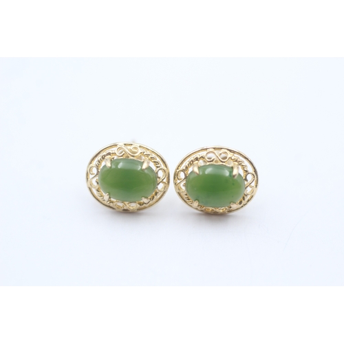 77 - 9ct gold and nephrite stud earrings (1.6g)