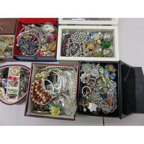 2 - Large collection of good quality jewellery