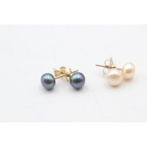 105 - 3x 9ct gold vari-hue cultured pearls stud earrings (1.6g)