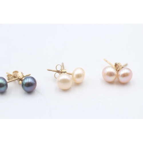 105 - 3x 9ct gold vari-hue cultured pearls stud earrings (1.6g)