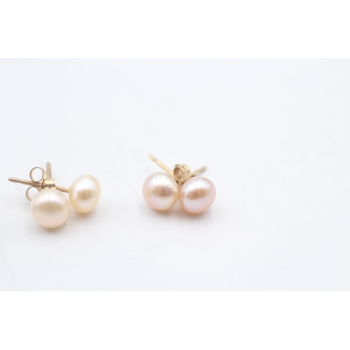 105 - 3x 9ct gold vari-hue cultured pearls stud earrings (1.6g)