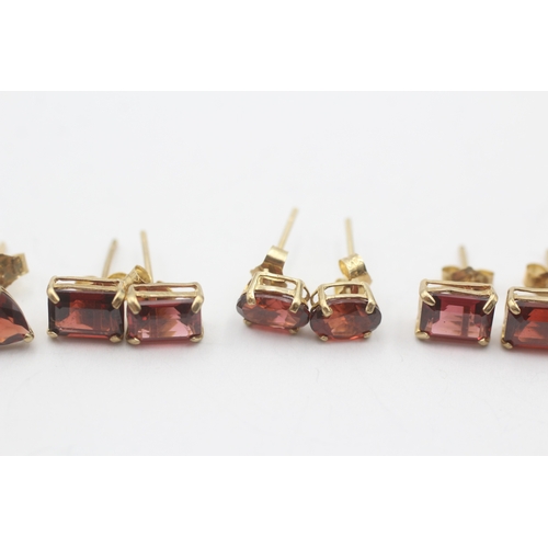 113 - 4x 9ct gold garnet stud earrings (3.3g)