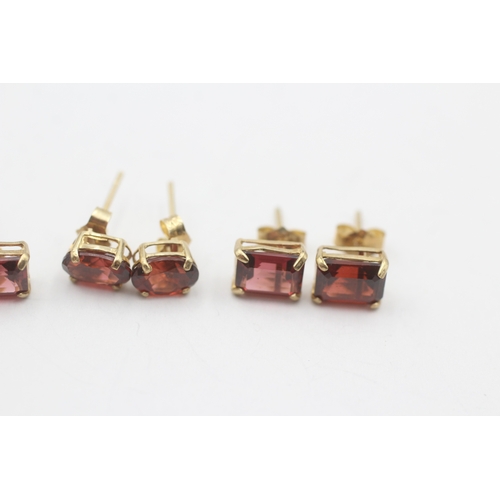 113 - 4x 9ct gold garnet stud earrings (3.3g)