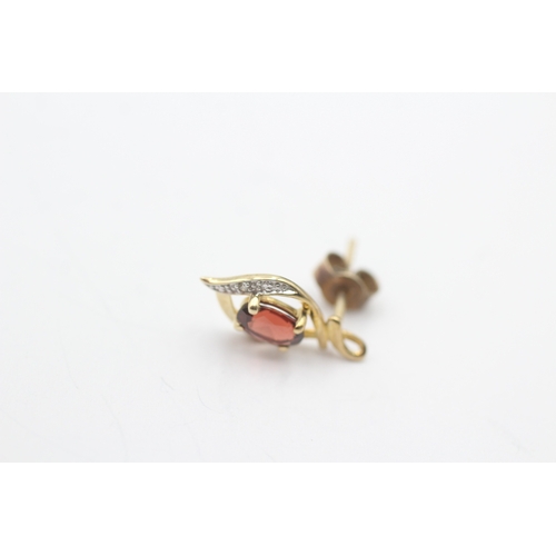 115 - 9ct gold garnet & diamond stud earrings (1.4g)