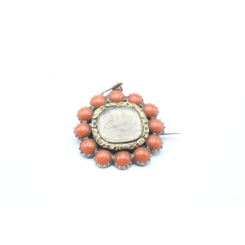 117 - 12ct gold coral and hair mourning brooch (4.6g)