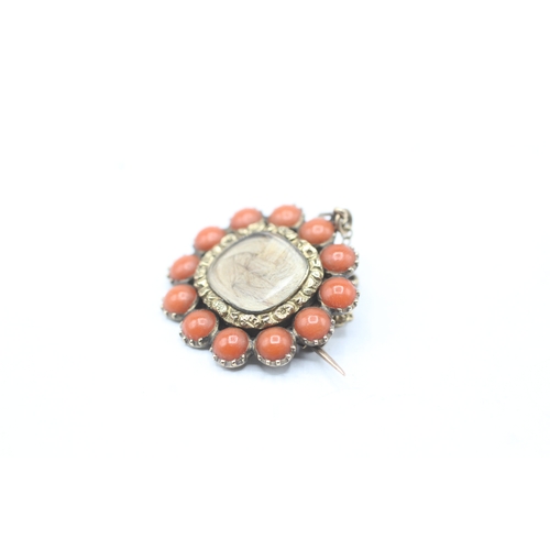 117 - 12ct gold coral and hair mourning brooch (4.6g)