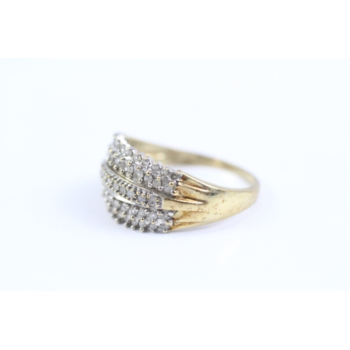 118 - 9ct gold claw set diamond dress ring (3g) Size P