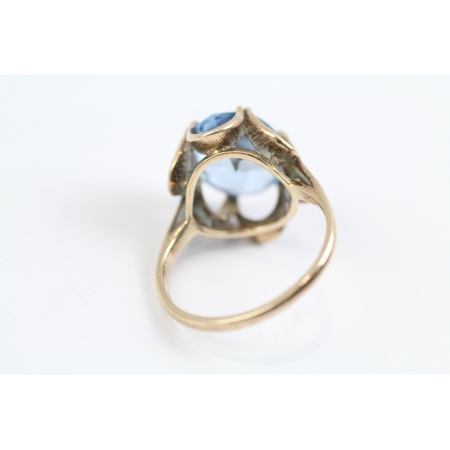 119 - 9ct gold vintage oval cut blue gemstone dress ring (3.8g) Size L