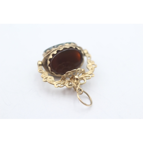 121 - 9ct gold vintage bloodstone, carnelian & black onyx spinning fob (4.6g)