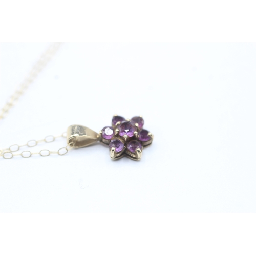 122 - 9ct gold amethyst floral pendant on chain (1.2g)