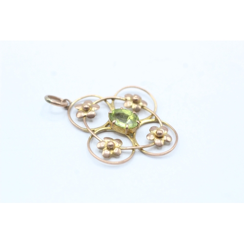 126 - 9ct gold peridot floral pendant (1.4g)