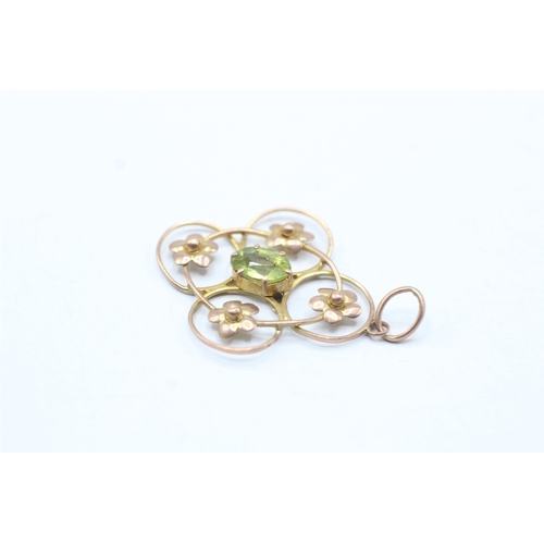 126 - 9ct gold peridot floral pendant (1.4g)