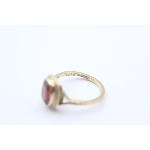 134 - 9ct gold vintage garnet dress ring (2.3g) Size N