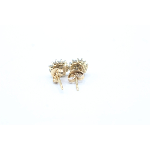 138 - 9ct gold diamond cluster stud earrings (1.2g)