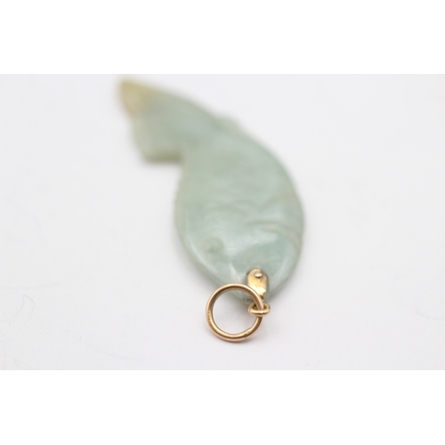 140 - 9ct gold carved jade charm (4.8g)