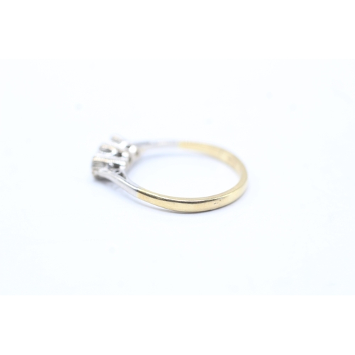 141 - 18ct gold three stone diamond ring (1.8g) Size J