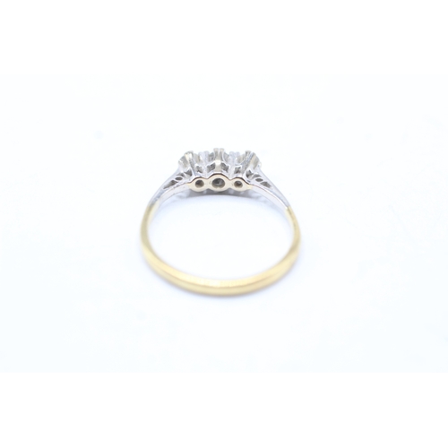 141 - 18ct gold three stone diamond ring (1.8g) Size J