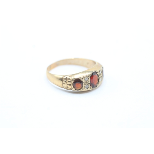 149 - 9ct gold garnet & diamond dress ring (4.4g) Size S