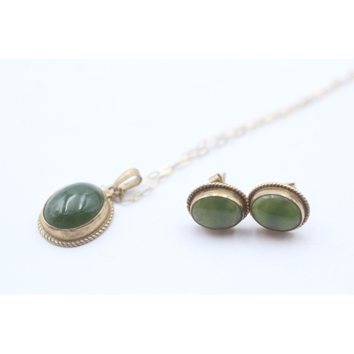 15 - 2x 9ct gold nephrite stud earrings & necklace (3.5g)