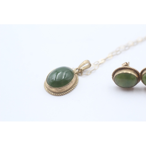 15 - 2x 9ct gold nephrite stud earrings & necklace (3.5g)