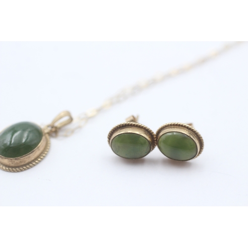 15 - 2x 9ct gold nephrite stud earrings & necklace (3.5g)