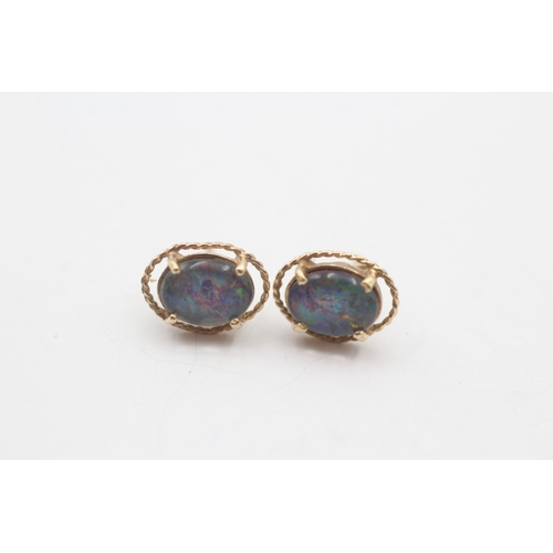 154 - 9ct gold opal triplet stud earrings (2g)