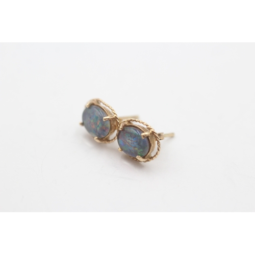 154 - 9ct gold opal triplet stud earrings (2g)