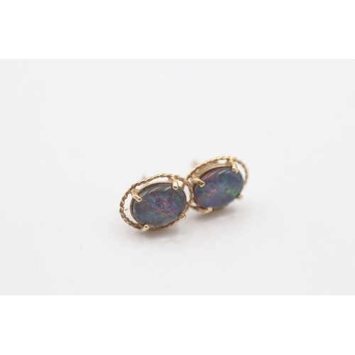 154 - 9ct gold opal triplet stud earrings (2g)