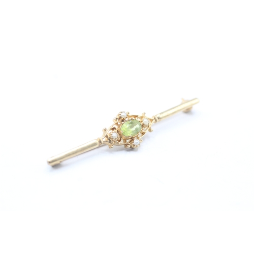 157 - 9ct gold vintage peridot & pearl brooch (3g)