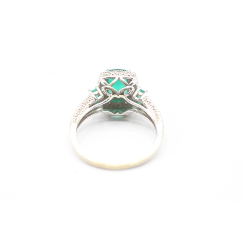 158 - 9ct gold green gemstone & diamond dress ring (3.7g) Size O