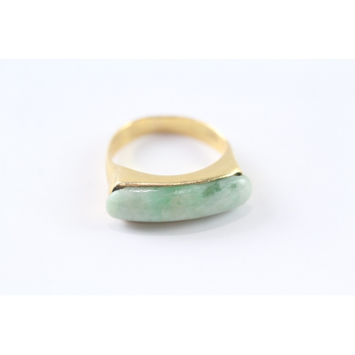 16 - 18ct gold jade dress ring (4.2g) Size K 1/2