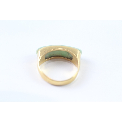 16 - 18ct gold jade dress ring (4.2g) Size K 1/2