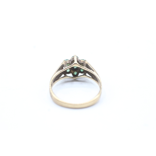 172 - 9ct gold emerald floral ring (2.5g) Size N