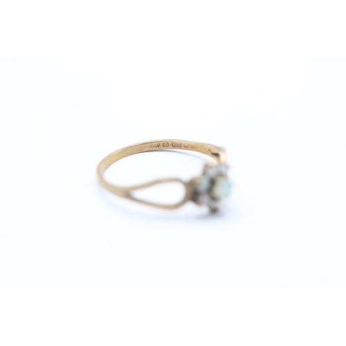 173 - 9ct gold opal floral ring (1.1g) Size M 1/2