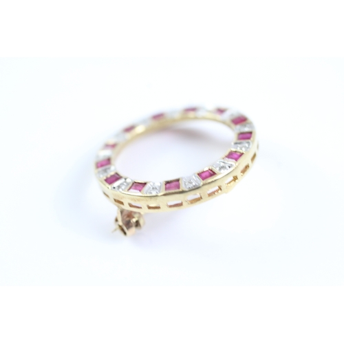 186 - 9ct gold ruby & diamond circular brooch (3g)