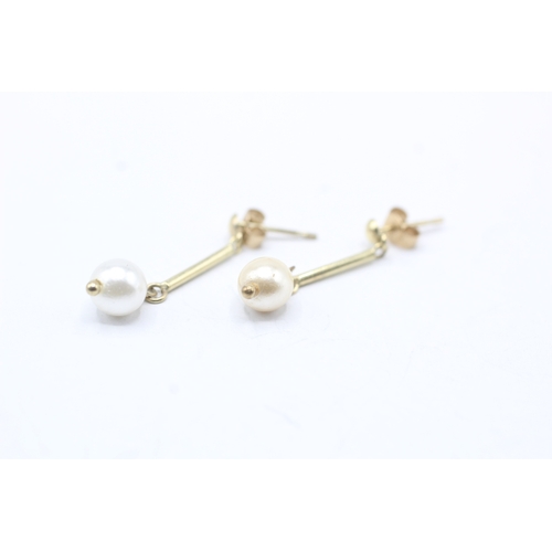 192 - 2 x 9ct gold cultured pearl earrings (2.8g)