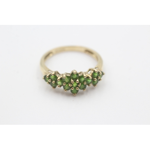 201 - 9ct gold green garnet flower cluster ring (2.2g) Size O